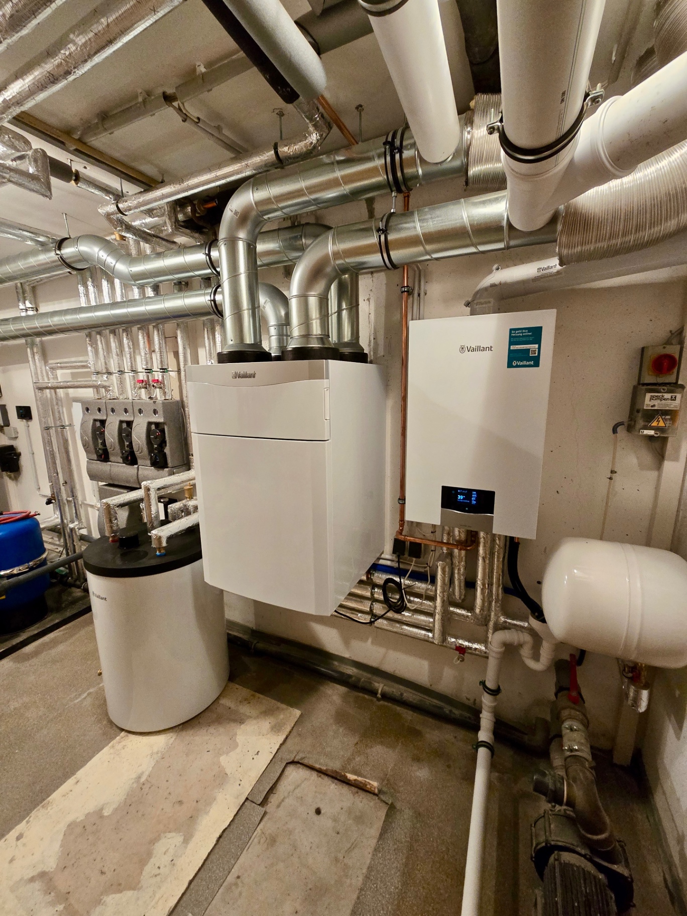 Neue Vaillant Anlage – Innengerät und Speicher